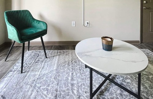 Ferndale Apartamento | Pleasant 1BD/1BA w/Balcony + Gym - Little Rock