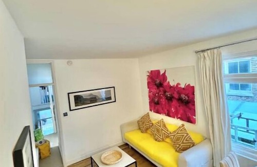 Sands End Apartamento | Pleasant 2-bedroom apartment in London