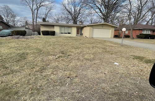 Southfield Casa | Pleasant 2-bedroom house with AC in Southfield HISTORIC AREA