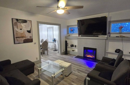 East Orange Casa | Pleasant 3-bedroom home in East Orange, NJ located close to the train stations.