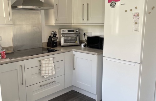 Portstewart Casa | Pleasant 4-bedroom house, WiFi & TV near Portrush & Portstewart. SEA & GOLF VIEW
