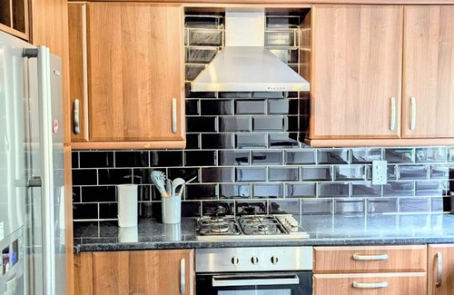 Thamesmead East Casa | Pleasant 4-bedroom house with WiFi in Erith