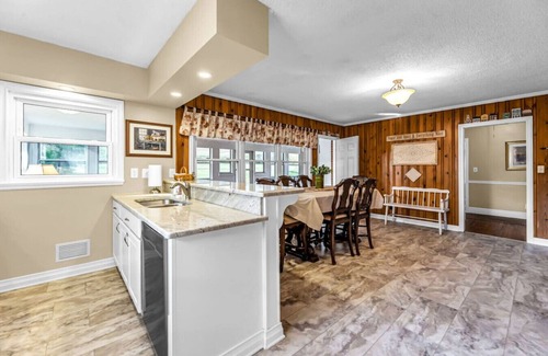 Greensboro Casa | Pleasant Acre -Charming and Spacious Home