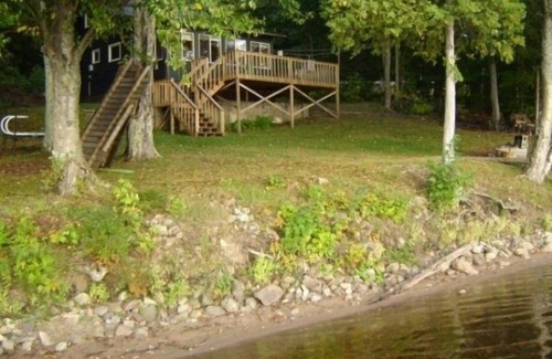 Town of Bellmont Cabina | Agradable campamento frente al lago Adirondack esperando su llegada