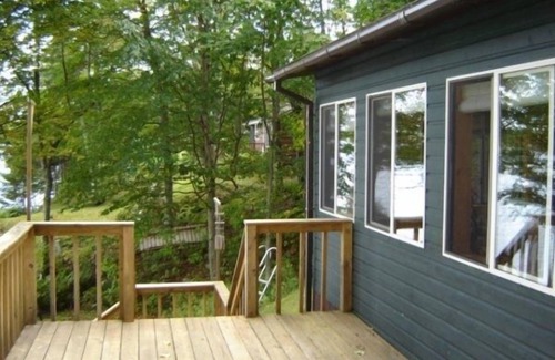 Town of Bellmont Cabina | Agradable campamento frente al lago Adirondack esperando su llegada