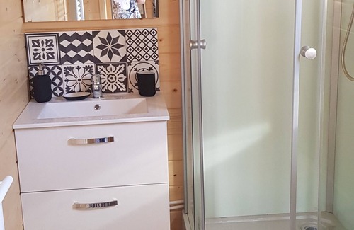 Calorguen Chalet De Esquí | Pleasant and peaceful fully equipped wooden chalet