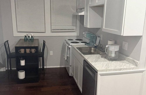 West New Haven Apartamento | Pleasant apartment with AC in charming New Haven