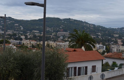 Riou - Petit Juas - Av de Grasse Apartamento | Pleasant apartment with open view near Cannes
