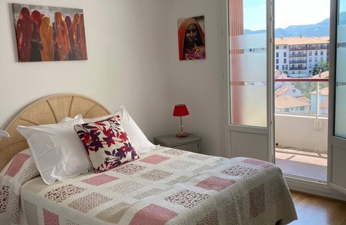 Biriatou Apartamento | Pleasant apartment with two terraces Very bright In Hendaye