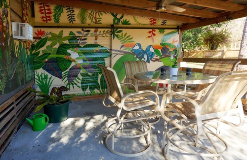 Homosassa Casa | Pleasant Days Bb Scallop Room