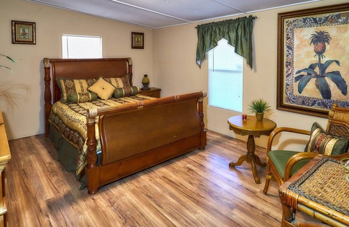 Homosassa Casa | Pleasant Days Lodging Scallop Room