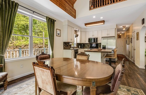 Hendersonville Casa | Pleasant Grove Hideaway | Private Creekside Retreat w/ Hot Tub & Trails