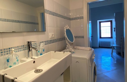 Marone Casa | Agradable casa de vacaciones en Marone con balcón o terraza
