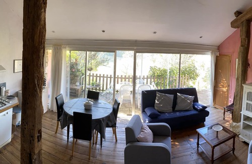 Beauville Casa | Agradable casa con vistas a Vallon y Orchard