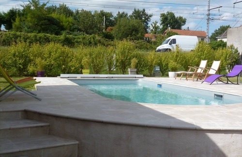 Naintre Casa | Bonita casa con piscina privada