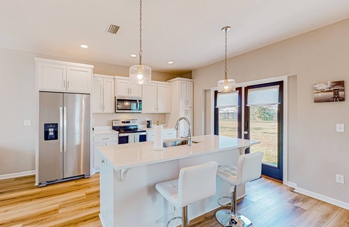Callaway Casa | Pleasant neighborhood home with open layout, full kitchen, balcony, & central AC