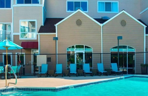 Westborough Casa | Pleasant Stay, Convenient Location! Free Parking, Onsite Pool, Pets Allowed