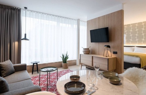 Jewish Quarter Casa | Pleasant Stay in Downtown Antwerp! 3 Apartment-like Units w/ Full Kithcens