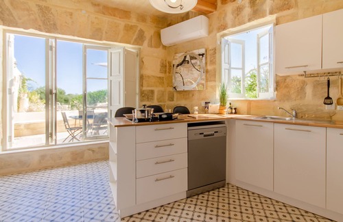 Mgarr Villa | Pleasant stone house & jacuzzi St Martin, Mġarr, Malta