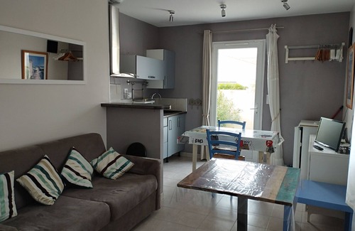 LHoumeau Apartamento | Pleasant studio with private courtyard