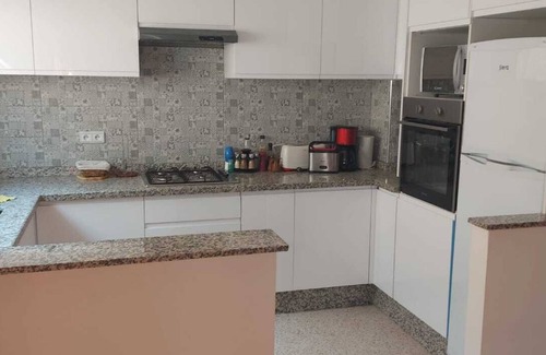 Cite Charaf Casa | PLEASANT SUNNY VILLA RESIDENCIAL ÁREA wifi - jardín - patio