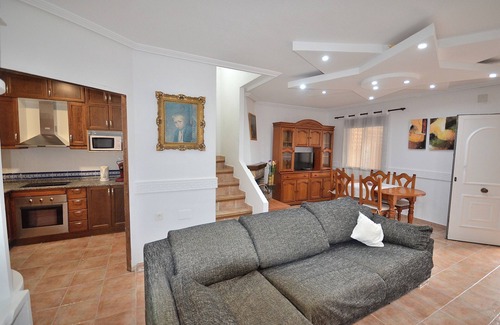 Mutxamel Casa | Agradable adosado con piscina, duchas hidromasaje