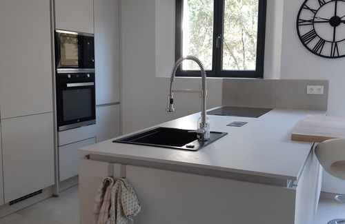 Menerbes Casa | Pleasant vacation home with heated pool