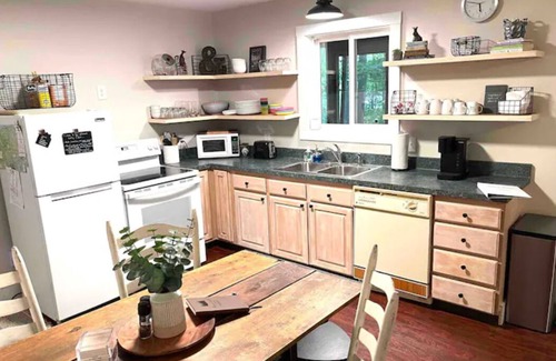 Boyne City Cabina | Pleasant Valley Cabin 5 min to downtown Boyne City
