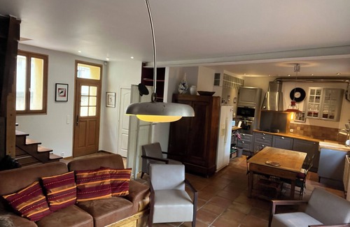 Bonneveine Casa | Pleasant village house garden, bbc game room - 5' from beach + Housework free
