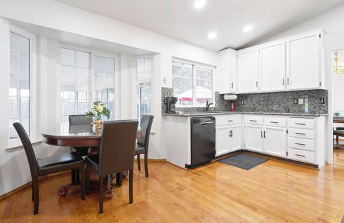 Pleasanton Casa | Pleasanton Gem: Entire House 4 Beds/Bonus RM! Convenient to BART & Shopping!