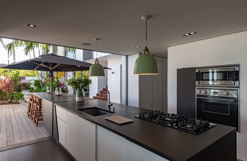 Morne de Depoudre Villa | Villa contemporánea con piscina pequeña y piscina infinita, sala de ejercicios totalmente equipada