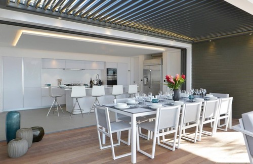 Terre Neuve Villa | Piscina climatizada de borde infinito y jacuzzi grande, sala de medios, sistema de entretenimiento, wifi gratuito