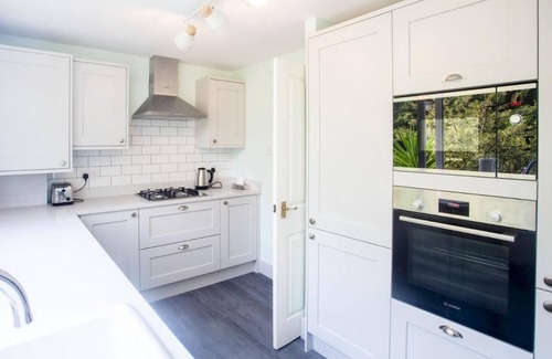 Shepherd's Bush Apartamento | Sunny and Bright 1 Bed Apartment in London