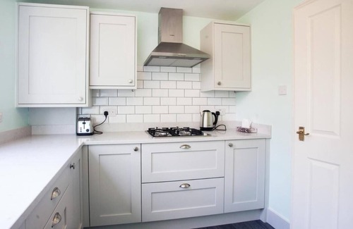 Shepherd's Bush Apartamento | Sunny and Bright 1 Bed Apartment in London