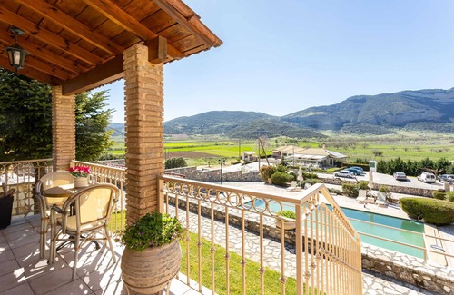 Kylini Apartamento | Pleiades Jewels - Corinthos Pool Bliss