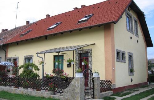 Sarvar Apartamento | Pleiveisz Apartman
