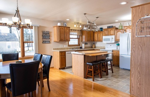 Shawano Casa | Plenty of room for family and friends at our home on full rec Shawano Lake!