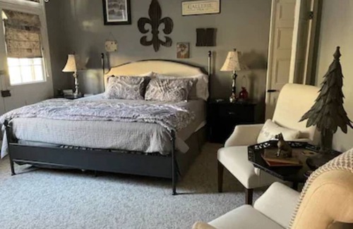 Hermann Apartamento | Plenty room for relaxing and downtown location to walk around!