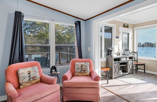 Chapin Casa | Plum Beautiful | 3 Kings & Hot Tub on Lake Murray
