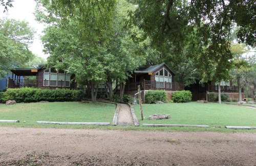Fredericksburg Cabina | Plum Cabin