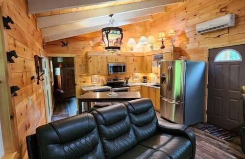 Frenchburg Cabina | Plum Crazy Cabin Red River Gorge