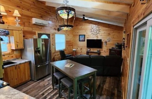 Frenchburg Cabina | Plum Crazy Cabin Red River Gorge