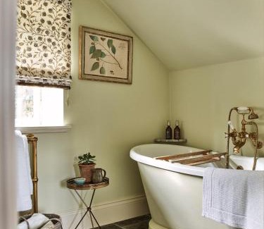 Fernhurst Casa | Plum Henley
