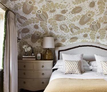 Fernhurst Casa | Plum Henley