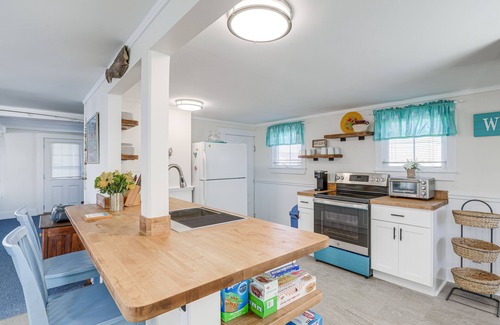 Newbury Casa | Plum Island Retreat ~ 1-Block Walk to Beach!
