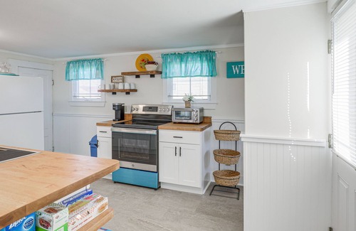 Newbury Casa | Plum Island Retreat ~ 1-Block Walk to Beach!