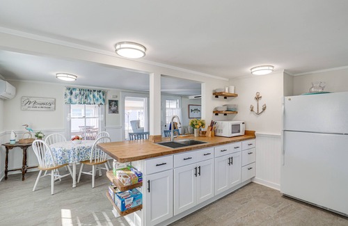 Newbury Casa | Plum Island Retreat ~ 1-Block Walk to Beach!