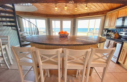 Newbury Condominio | Plum Royale: Plum Is. beachfront w/stunning views