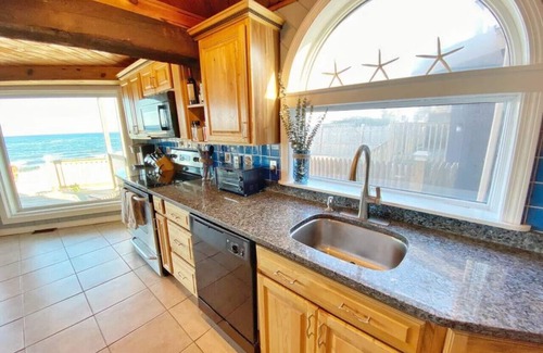 Newbury Condominio | Plum Royale: Plum Is. beachfront w/stunning views