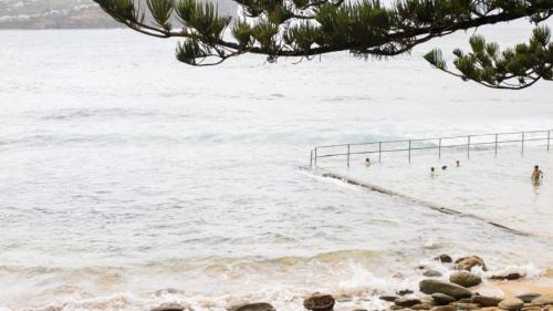 Macmasters Beach Casa | Plunge Pool and Flat 100m Walk To Beach